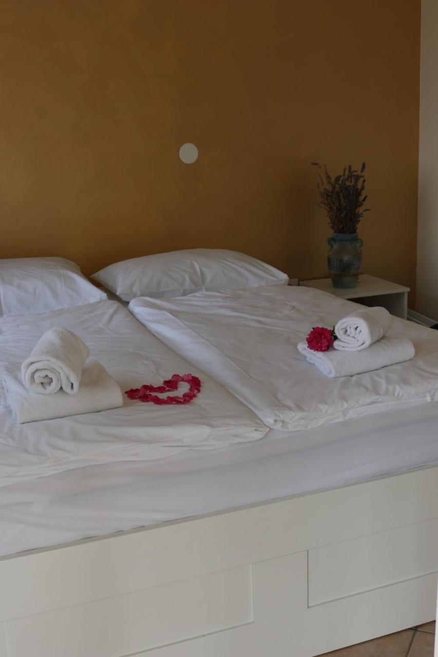 Piran Beach House - Private Oasis - Beachfront Apartment With A Sea View Terrace Buitenkant foto