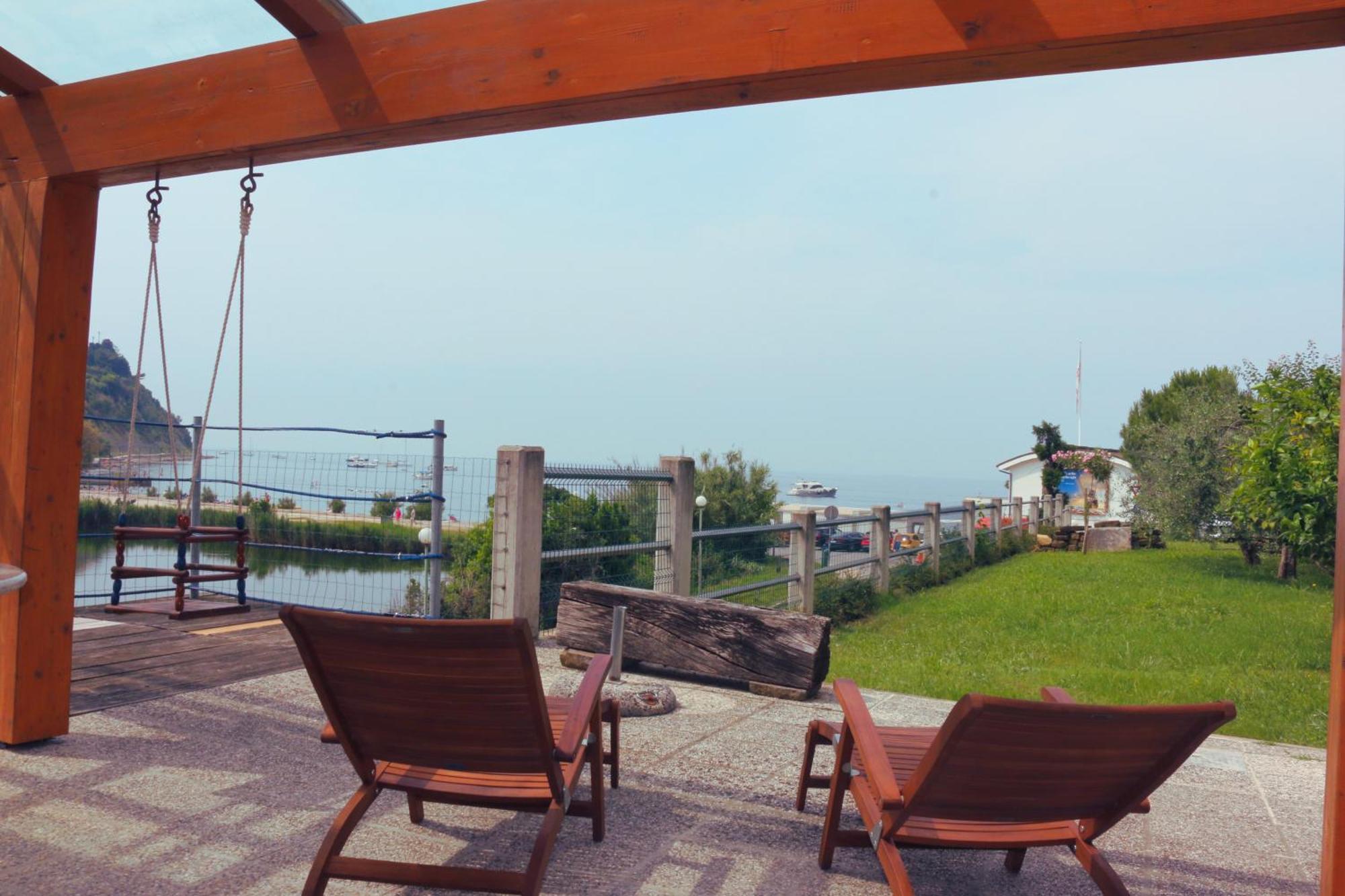Piran Beach House - Private Oasis - Beachfront Apartment With A Sea View Terrace Buitenkant foto