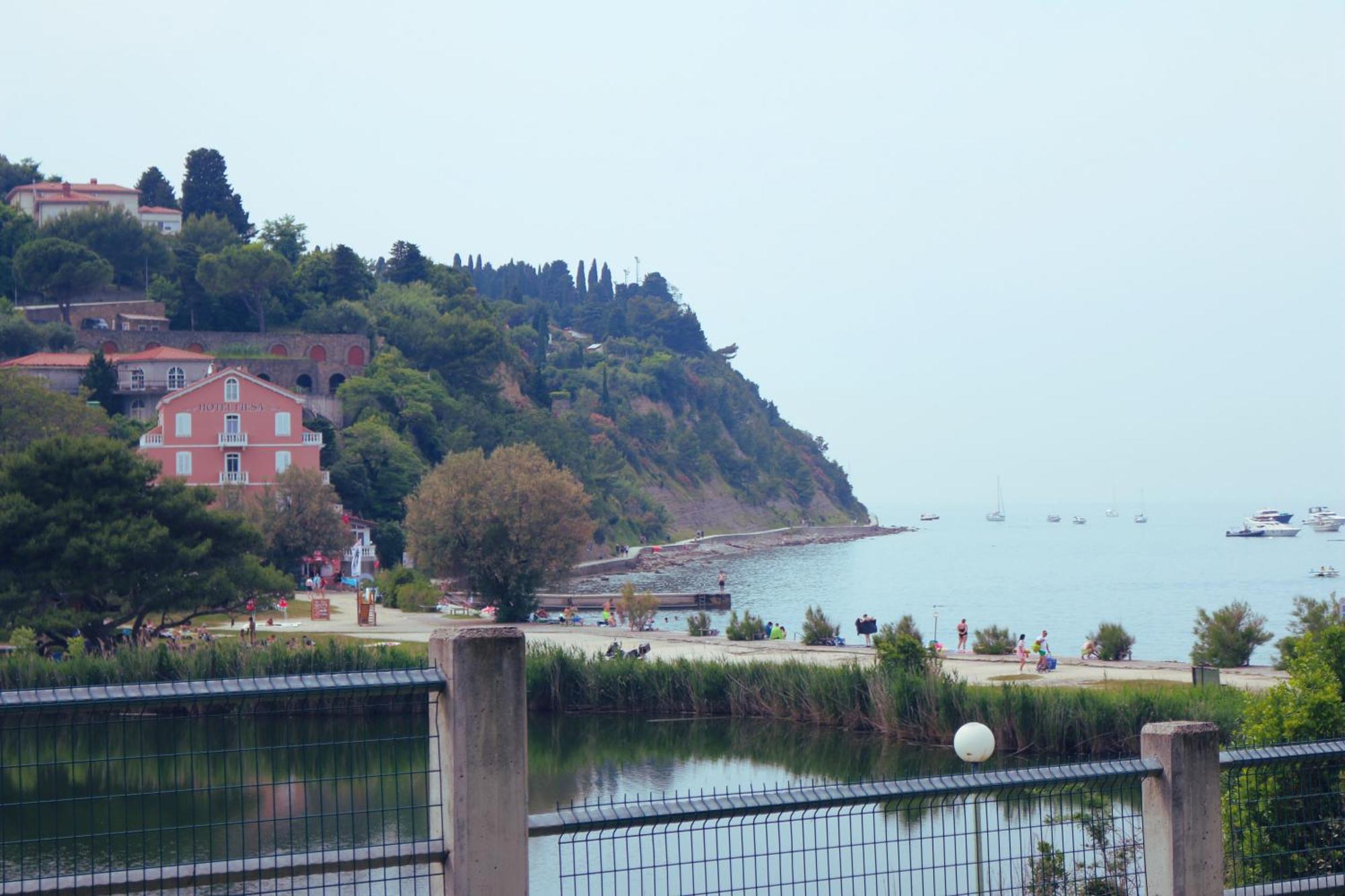 Piran Beach House - Private Oasis - Beachfront Apartment With A Sea View Terrace Buitenkant foto